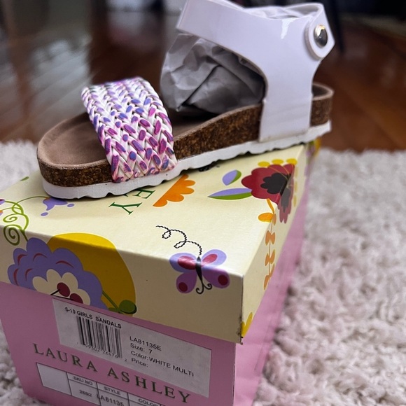 LAURA ASHLEY LITTLE GIRLS SIZE 7 SANDAL NIB - Picture 2 of 9